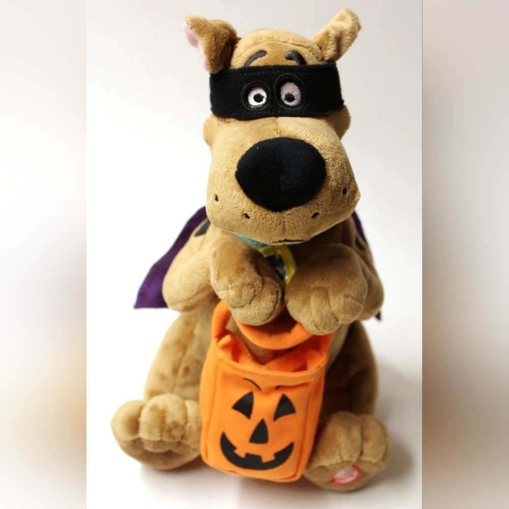 Hallmark Trick Or Treatin' Sooby-Doo Plush Animated Collectable Released in 2008 - Picture 6 of 12